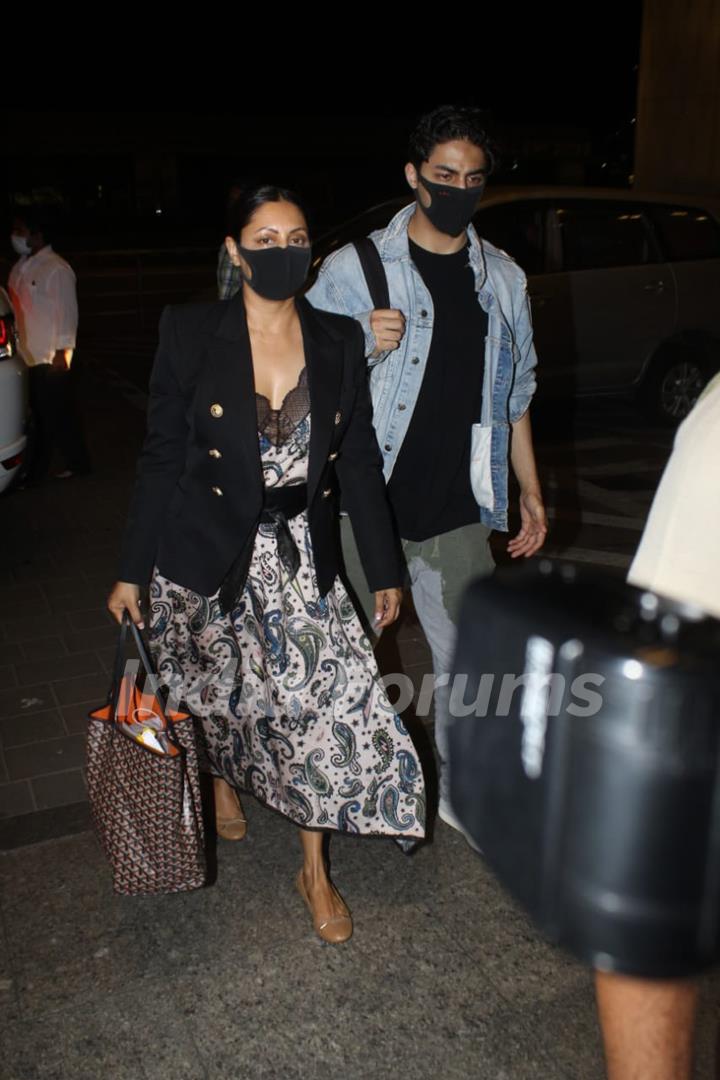 Gauri Khan and Aaryan Khan snapped at airport as they leave for New York