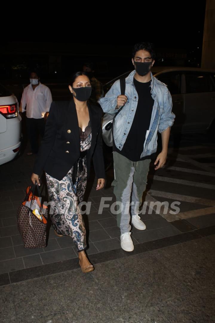 Gauri Khan and Aaryan Khan snapped at airport as they leave for New York