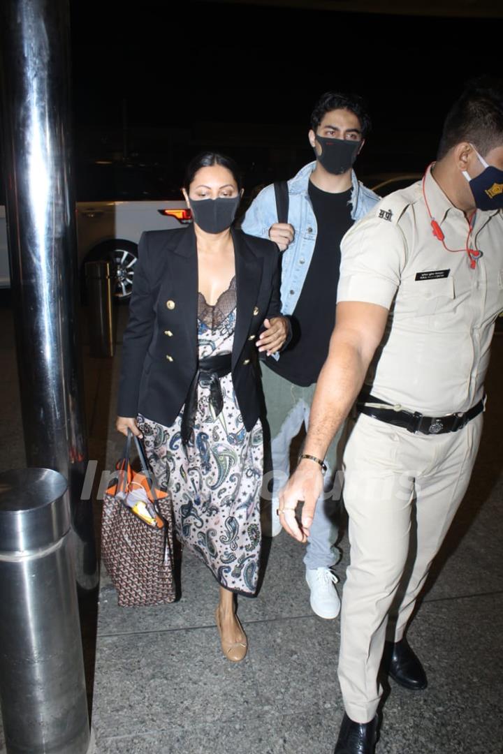 Gauri Khan and Aaryan Khan snapped at airport as they leave for New York