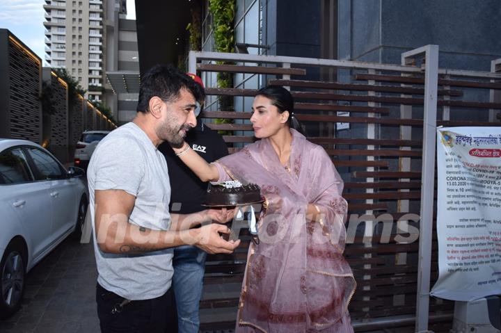 Pavitra Punia celebrates her birthday with Eijaz Khan