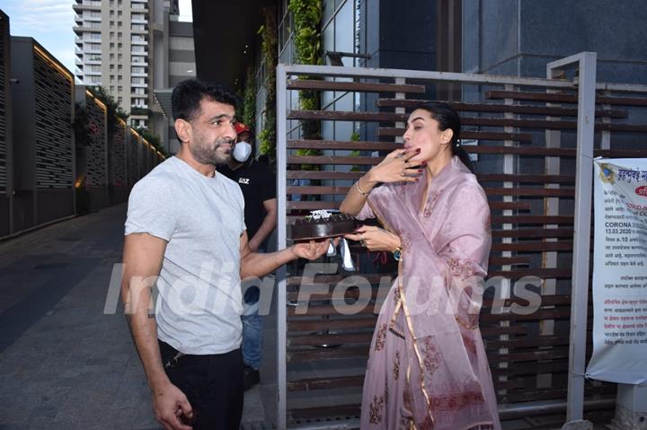 Pavitra Punia celebrates her birthday with Eijaz Khan