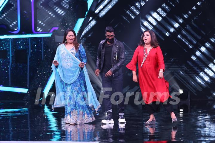 Remo D'Souza, Farah Khan and Geeta Kapur on sets of Super Dancer Chapter 4