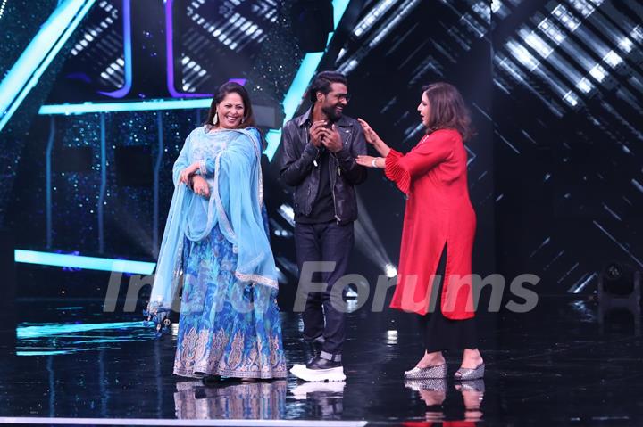 Remo D'Souza, Farah Khan and Geeta Kapur on sets of Super Dancer Chapter 4