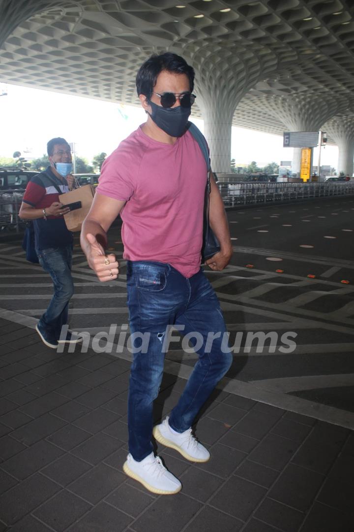 Sonu Sood spotted at Mumbai airport