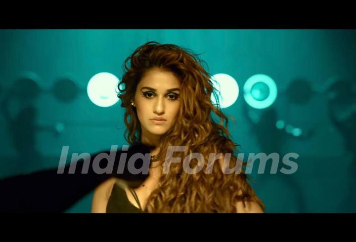 Disha Patani stuns everyone with her killer dance moves and sizzling looks