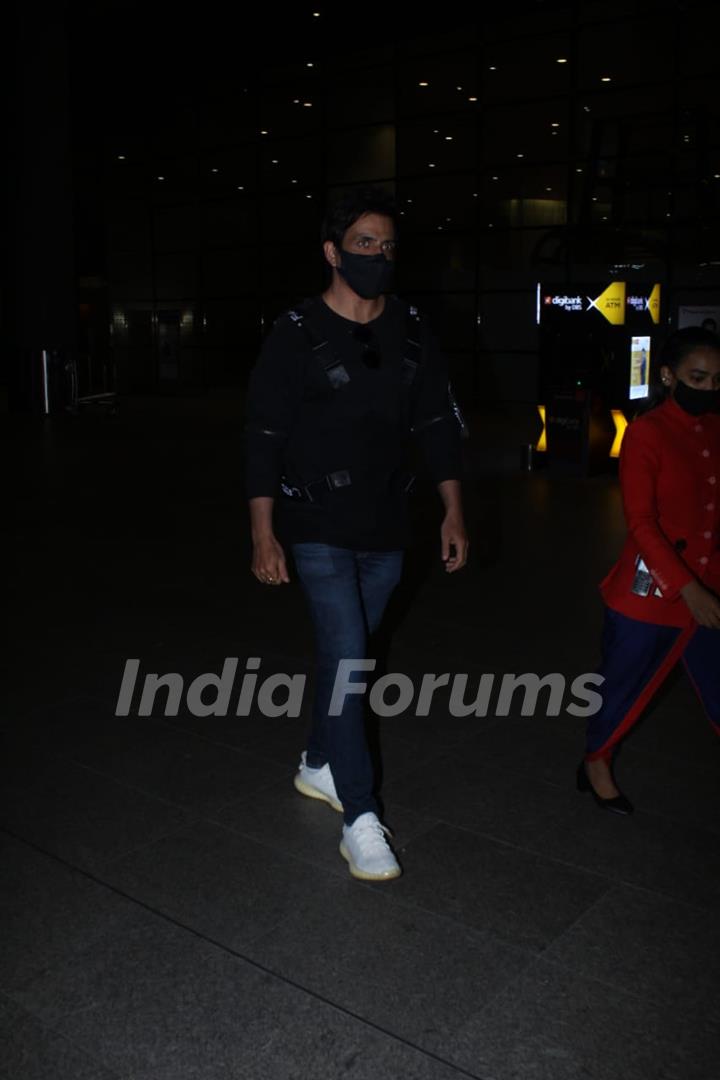 Sonu Sood spotted at Mumbai airport