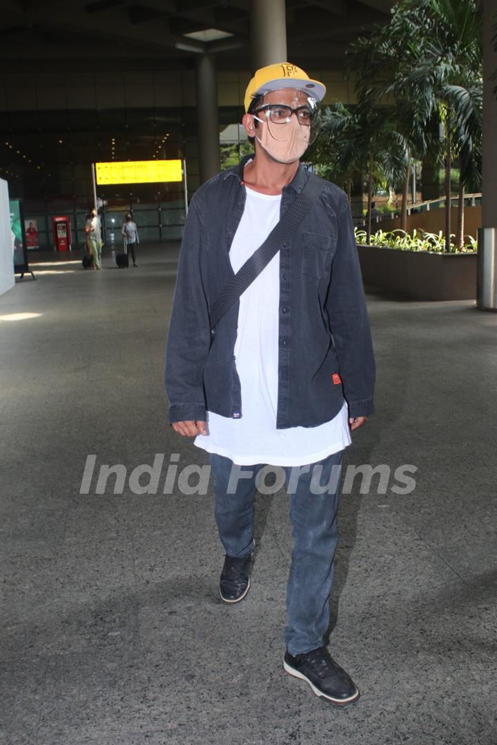 Sunil Grover snapped at Mumbai Airport