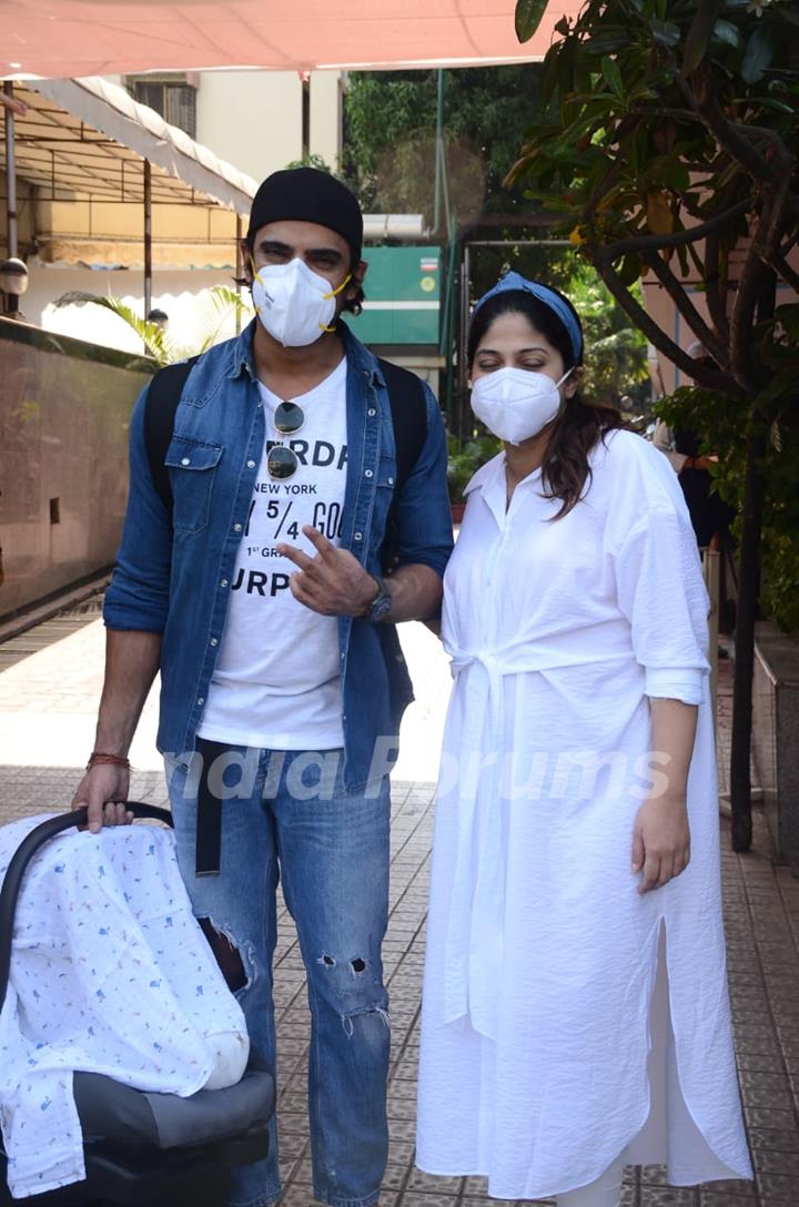 Mohit Malik and Addite Malik spotted with newborn baby in Santacruz