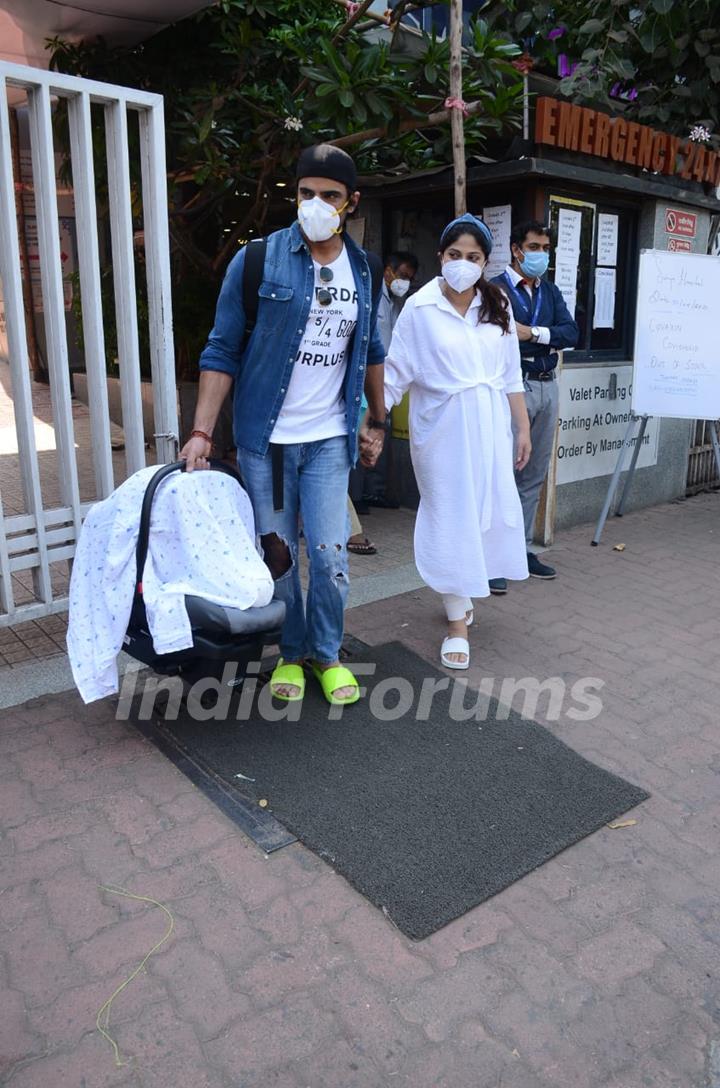 Mohit Malik and Addite Malik spotted with newborn baby in Santacruz