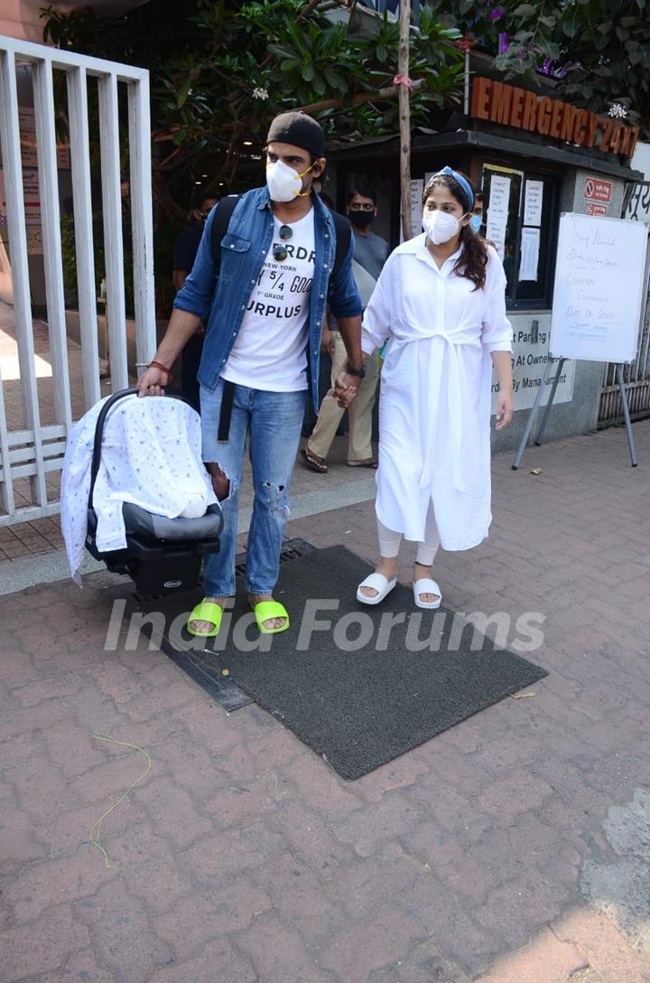 Mohit Malik and Addite Malik spotted with newborn baby in Santacruz