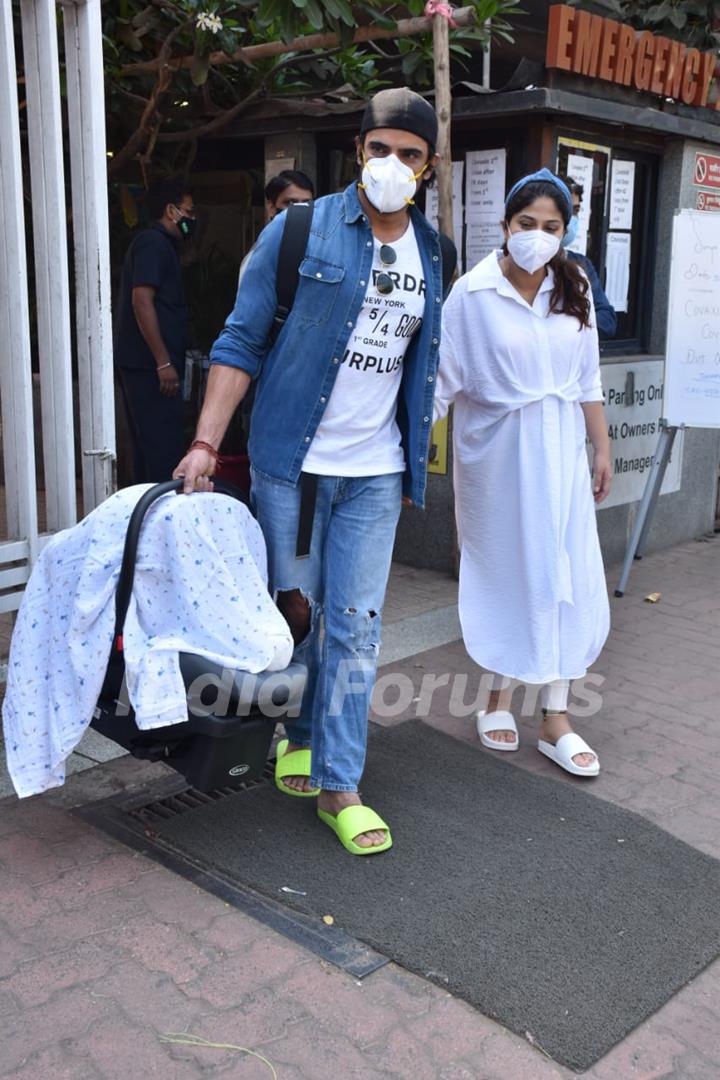 Mohit Malik and Addite Malik spotted with newborn baby in Santacruz