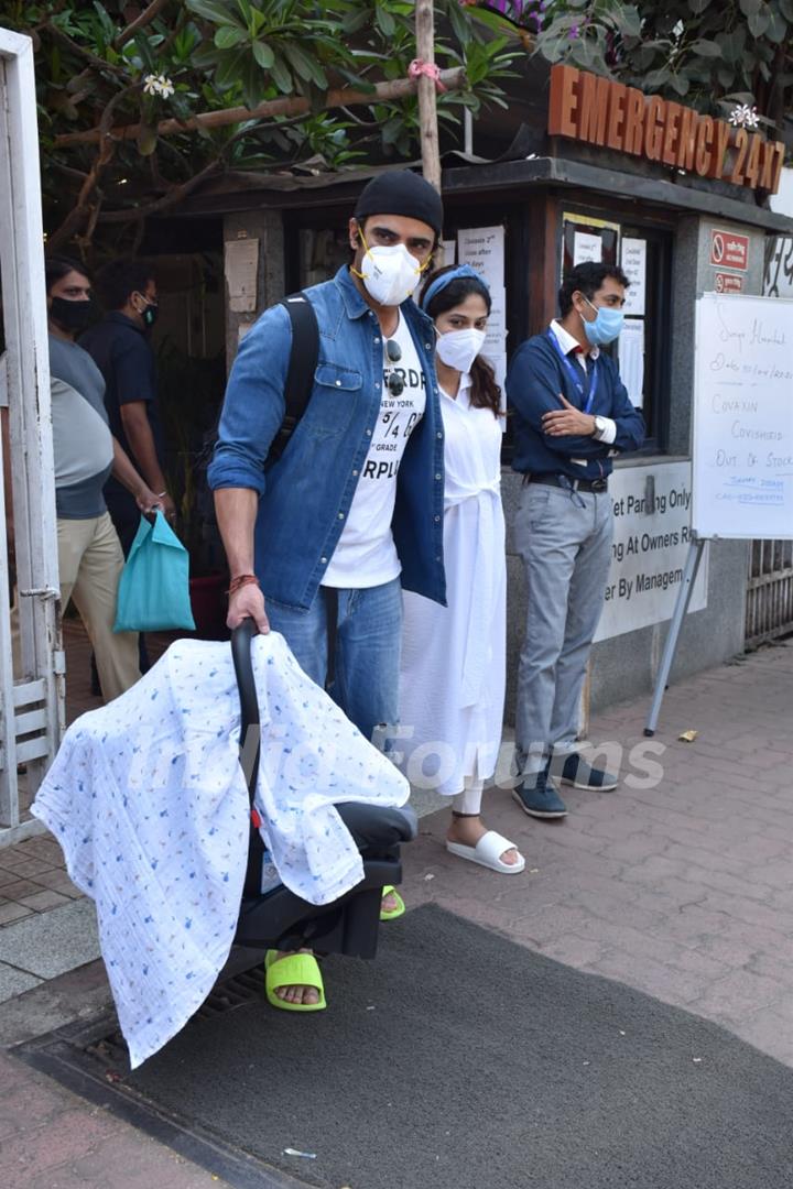 Mohit Malik and Addite Malik spotted with newborn baby in Santacruz