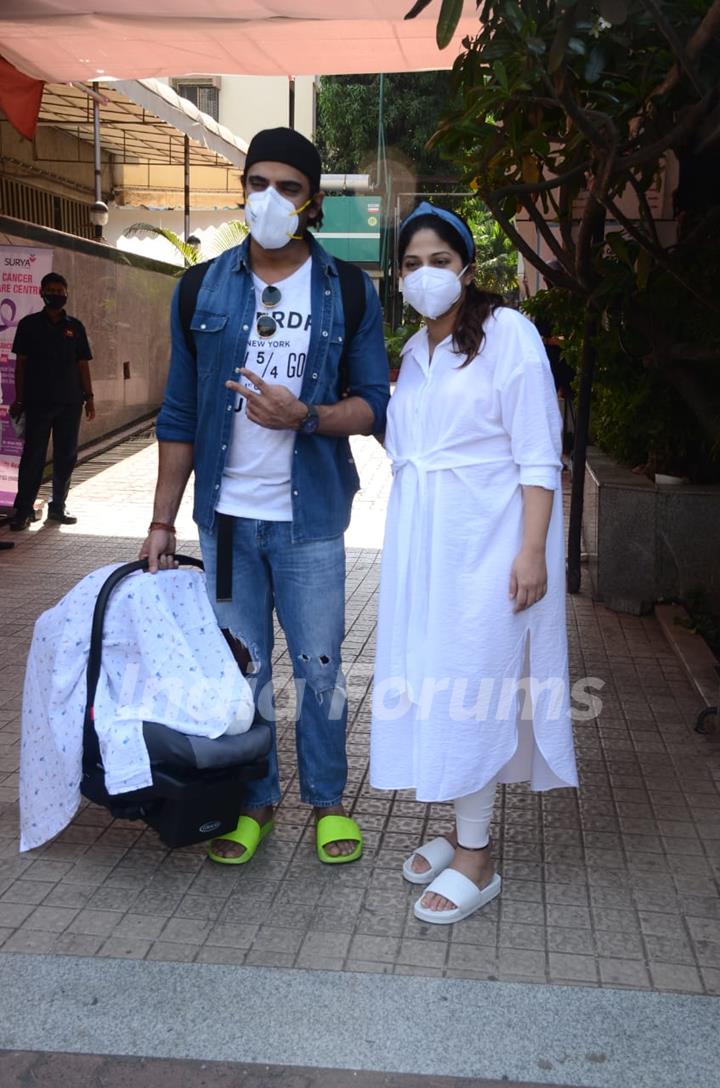 Mohit Malik and Addite Malik spotted with newborn baby in Santacruz