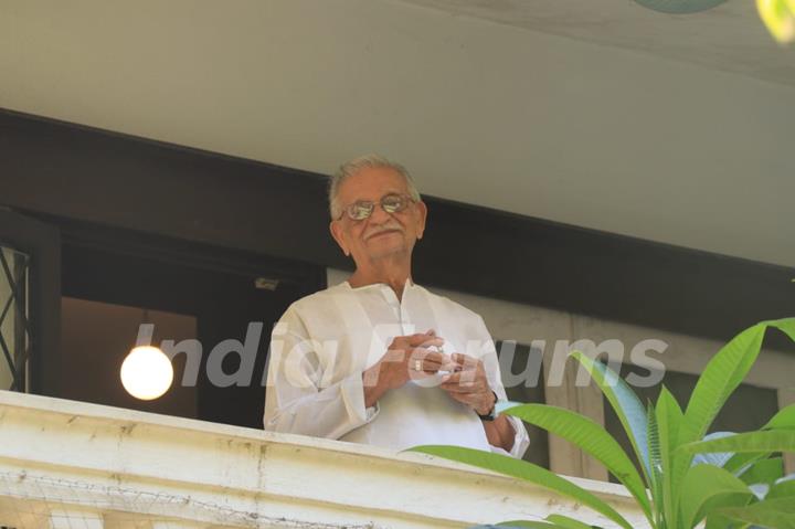 Gulzar Sahab snapped at his balcony!