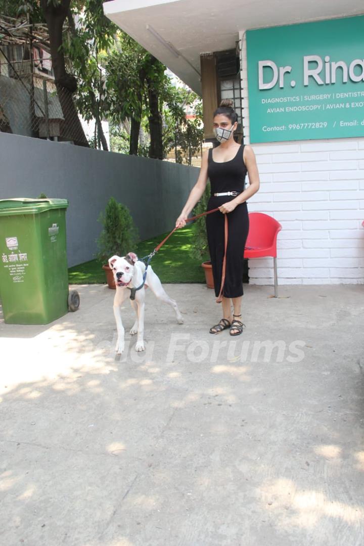 Fatima Sana Shaikh snapped at a pet clinic