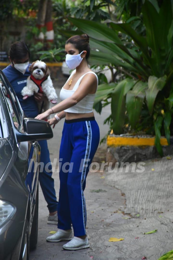 Sophie Choudhry snapped at Pali Hill, Bandra