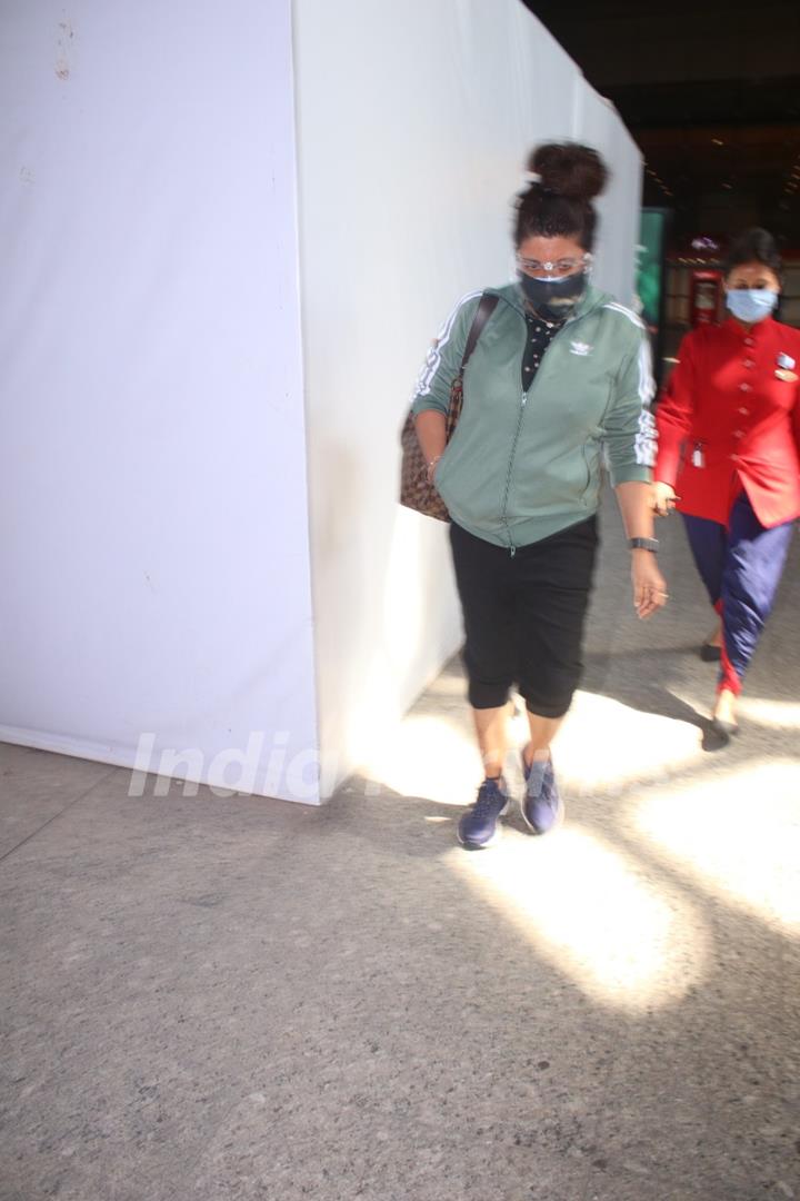 Zoya Akhtar spotted at Mumbai airport