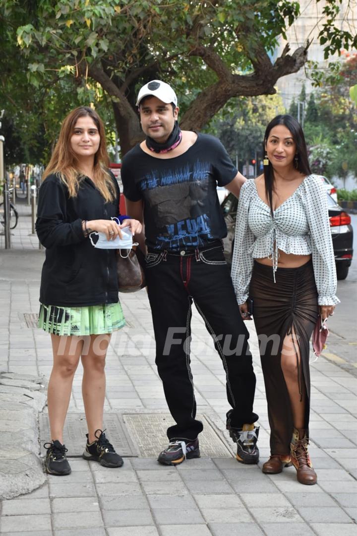 Aarti Singh, Krushna Abhishek and Kashmira Shah spotted in Khar