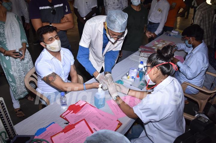 Sonu Nigam papped at a blood donation camp in Juhu