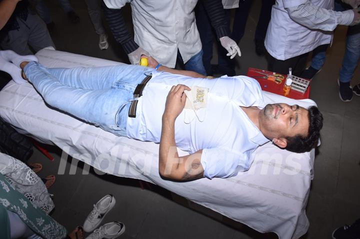 Sonu Nigam papped at a blood donation camp in Juhu