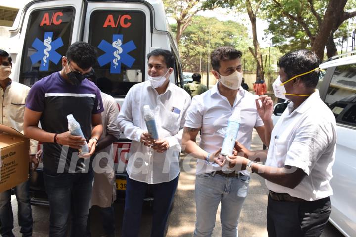 Sonu Nigam papped at a blood donation camp in Juhu