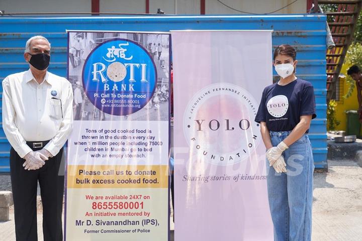 Jacqueline Fernandez personally helps prepare and distribute meals to people amid Covid-19 crisis