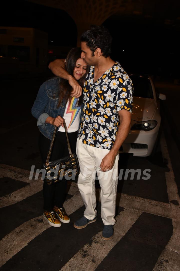 Divyanka Tripathi Dahiya snapped at Mumbai airport