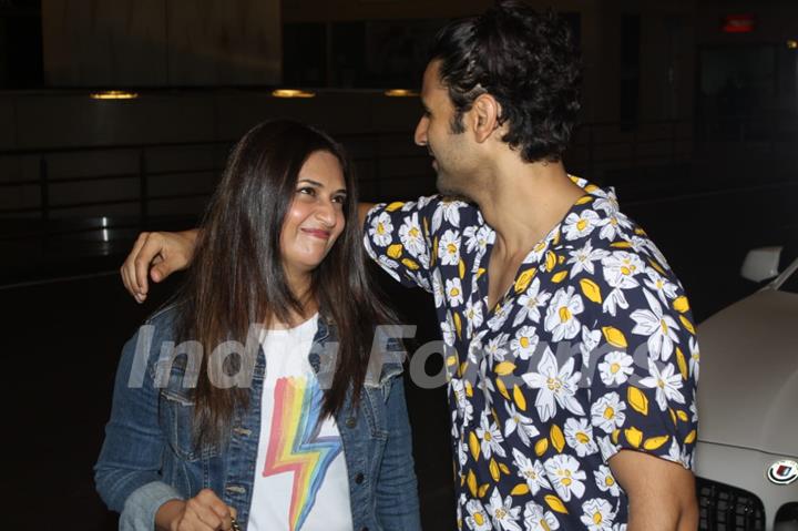 Divyanka Tripathi Dahiya snapped at Mumbai airport