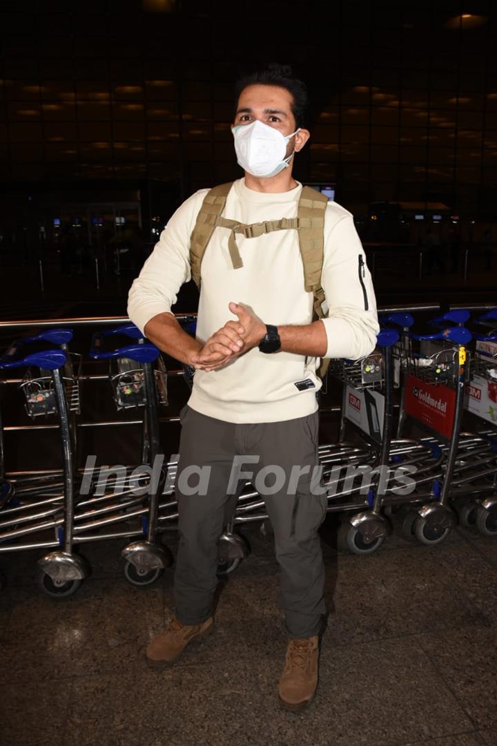 Abhinav Shukla snapped at Mumbai airport