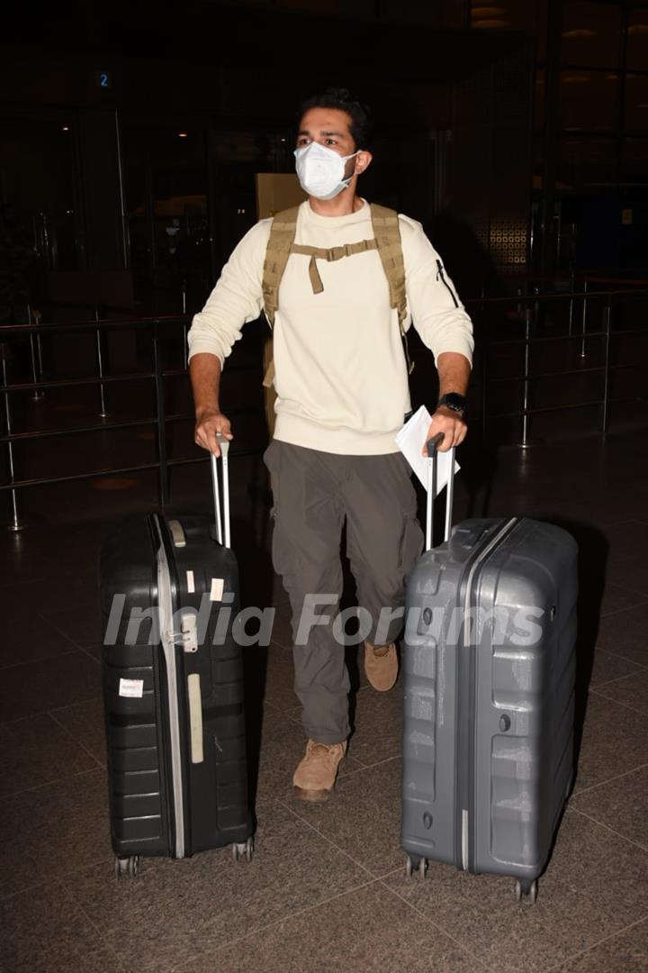 Abhinav Shukla snapped at Mumbai airport