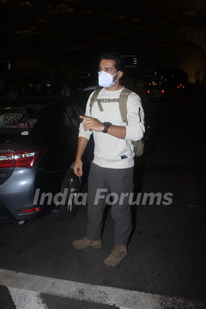 Abhinav Shukla snapped at Mumbai airport