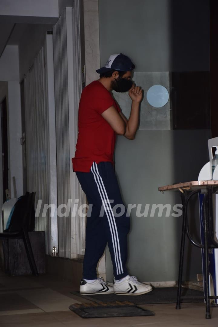 Kartik Aaryan snapped at Nanavati Hospital after vaccination