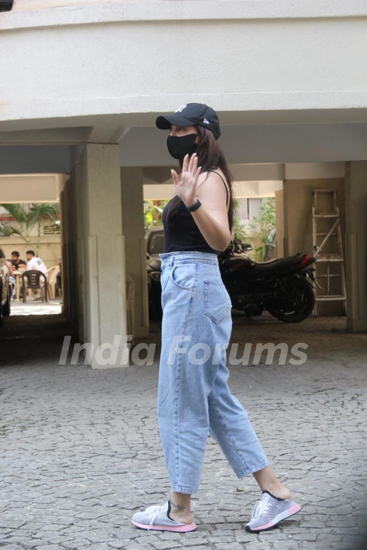 Sonakshi Sinha snapped at her friend's residence in Bandra
