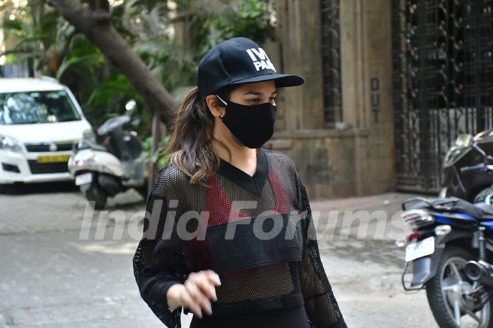Sophie Choudry snapped in Bandra 