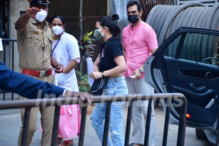 Esha Deol with husband Bharat Takhtani spotted at Dadar vaccination centre