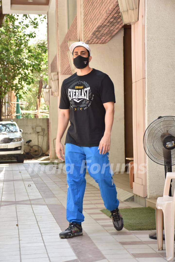 Sunny Singh spotted in Juhu, Mumabi