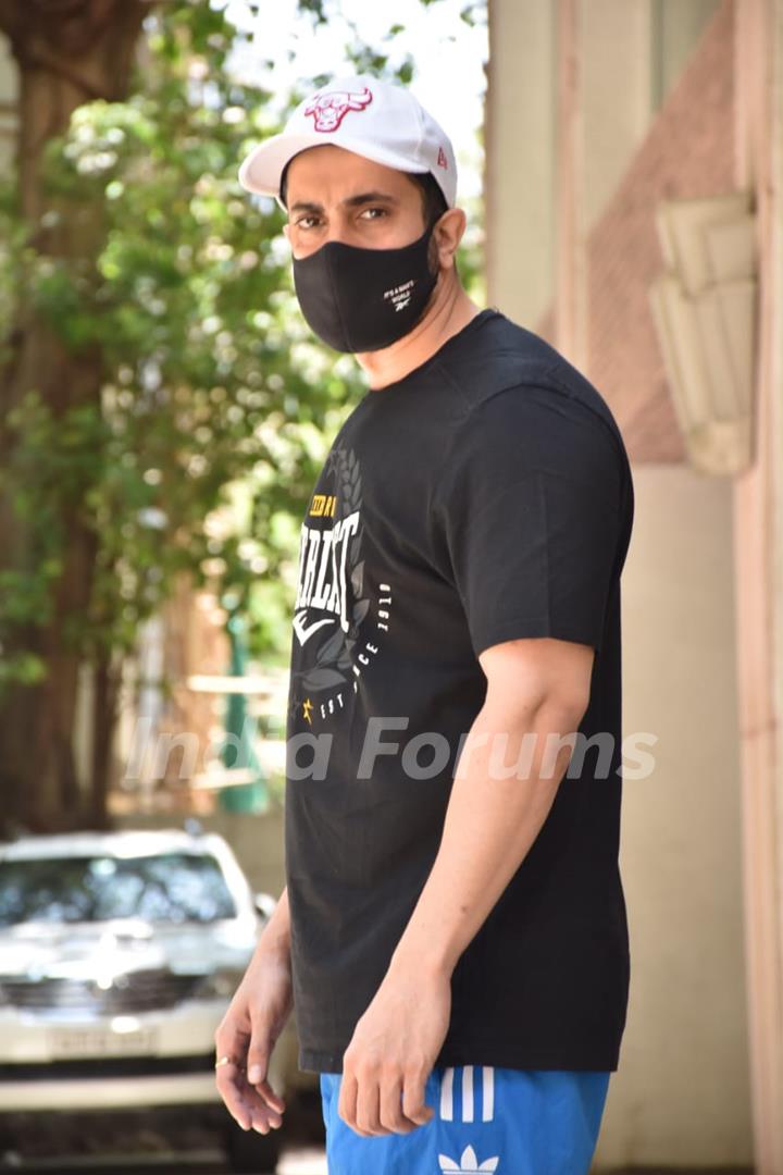 Sunny Singh spotted in Juhu, Mumabi