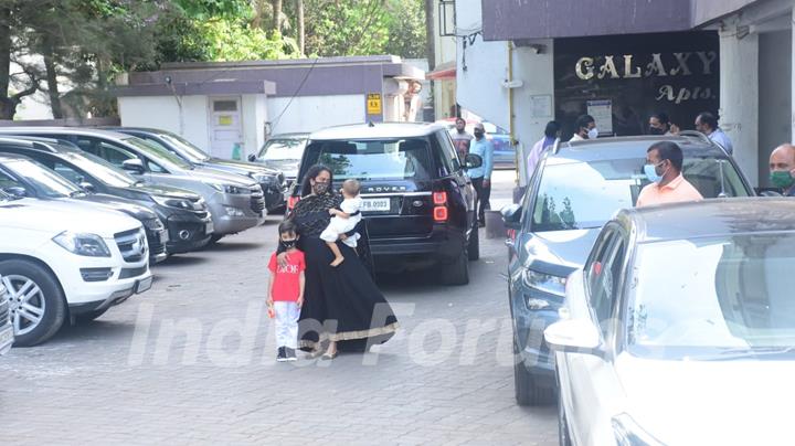 Arpita Khan Sharma spotted arriving at Salman Khan's house