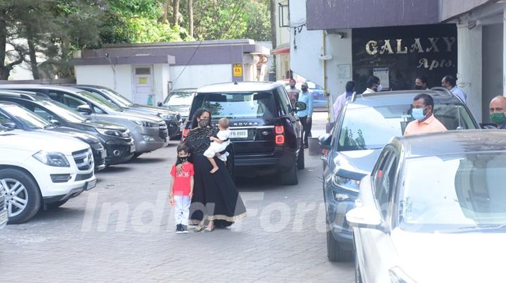 Arpita Khan Sharma spotted arriving at Salman Khan's house