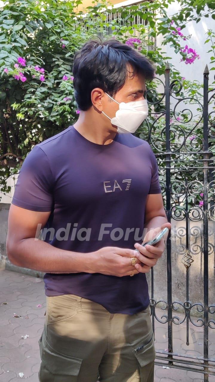 Sonu Sood spotted outside his building!