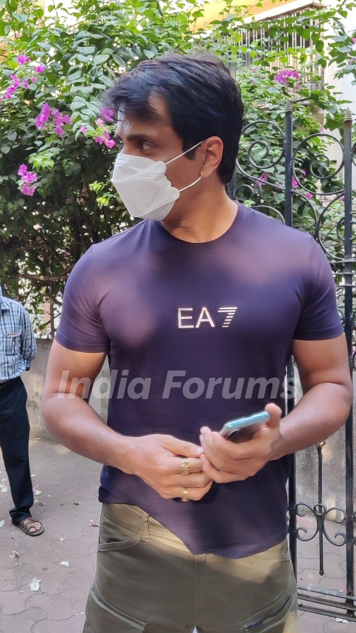 Sonu Sood spotted outside his building!