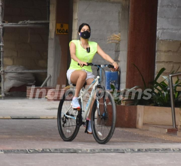 Janhvi Kapoor snapped cycling in Lokhandwala, Andheri