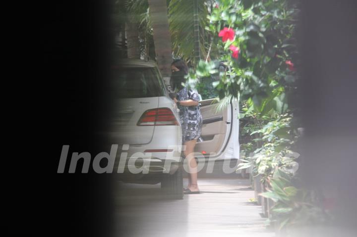 Rakul Preet Singh spotted at Jackky Bhagnani's house in Bandra