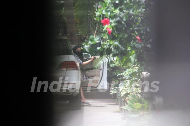 Rakul Preet Singh spotted at Jackky Bhagnani's house in Bandra