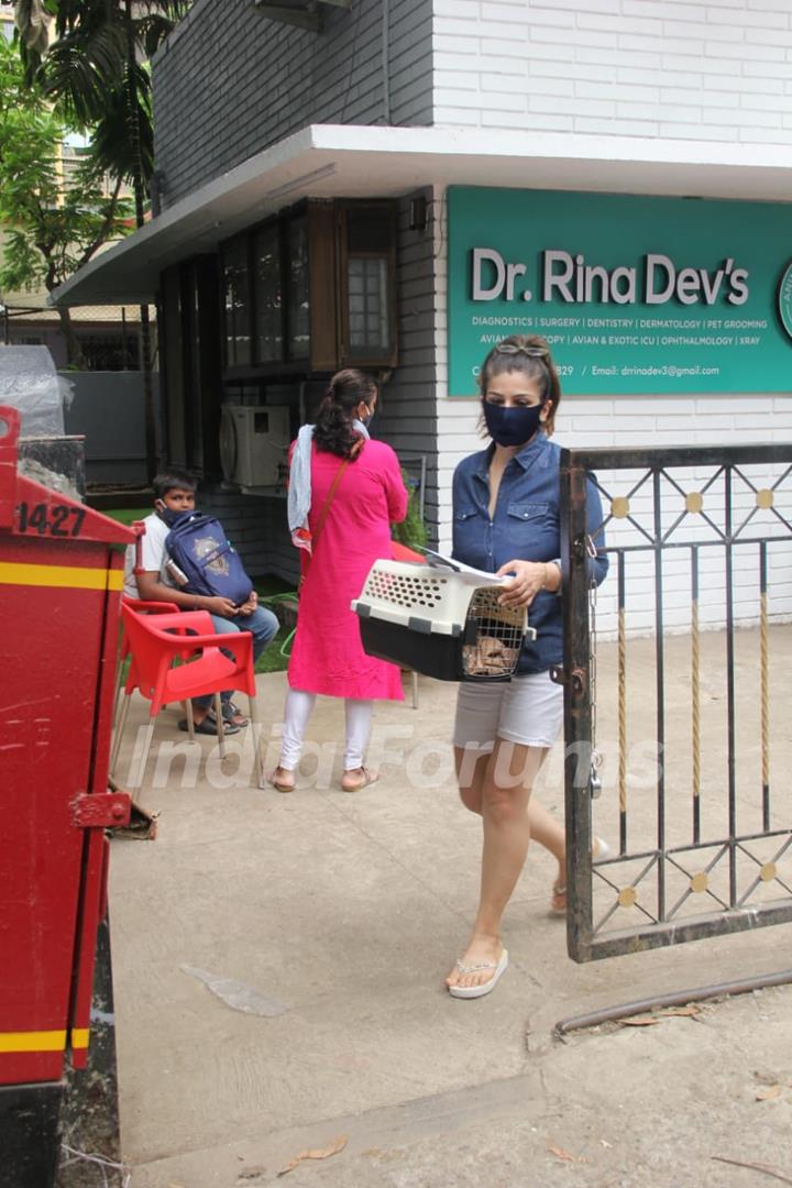 Raveena Tandon snapped at a pet clinic in Khar!