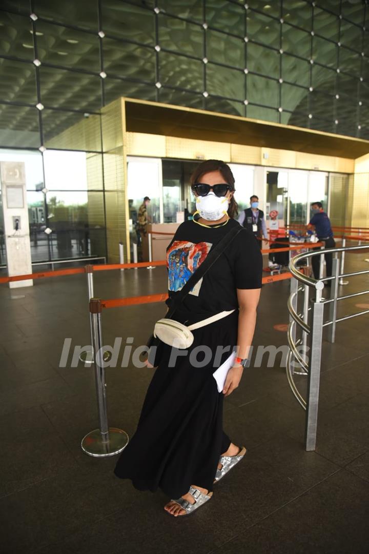 Richa Chadha snapped at Mumbai Airport