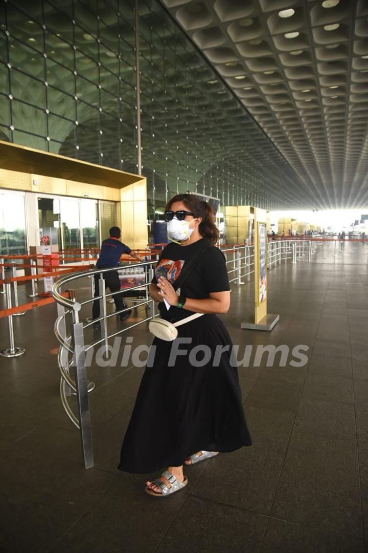 Richa Chadha snapped at Mumbai Airport