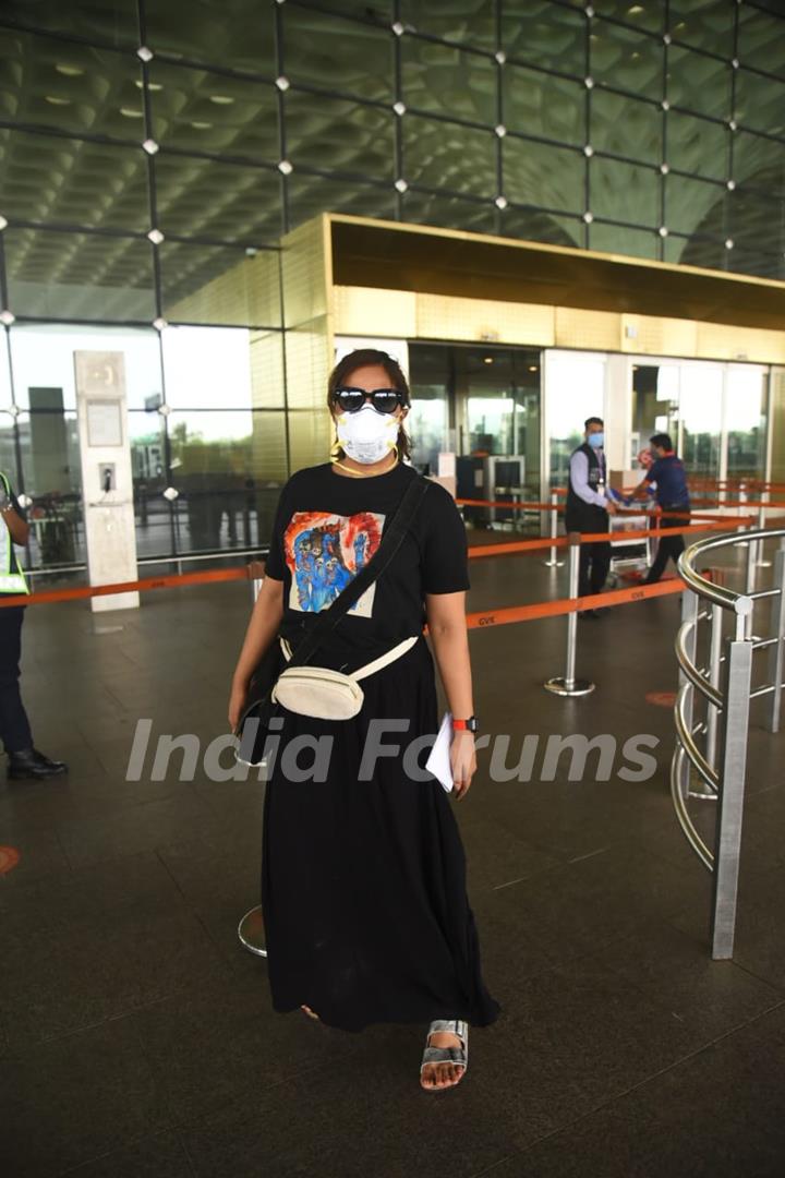 Richa Chadha snapped at Mumbai Airport