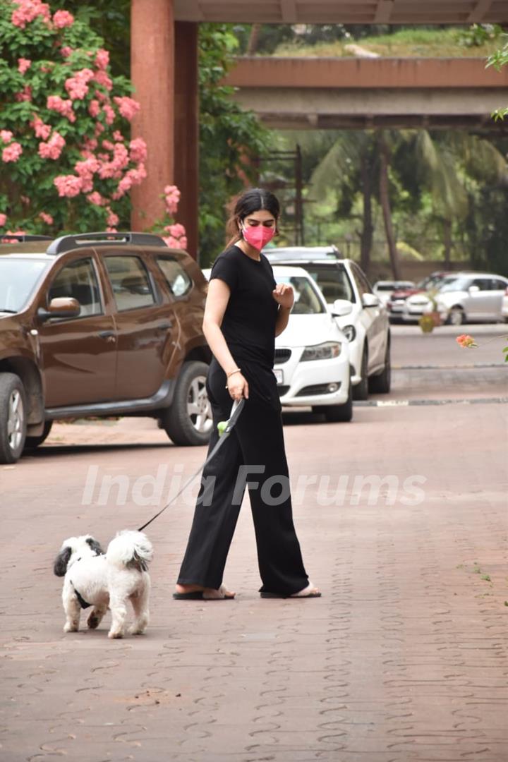 Khushi Kapoor snapped walking her pet in Lokhandwala, Andheri