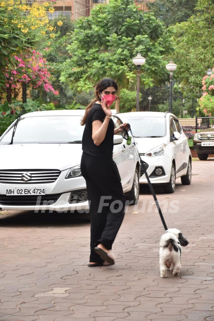 Khushi Kapoor snapped walking her pet in Lokhandwala, Andheri